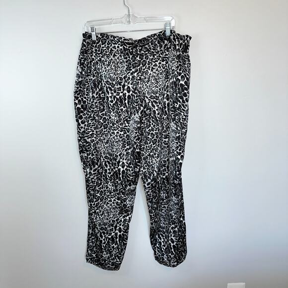 Susan Graver Pull On Leopard Print Ankle Pants Size L Straight Leg Black Silky - Picture 8 of 8